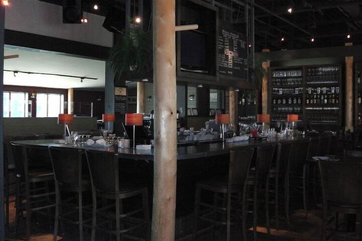 Dining 13 of 18