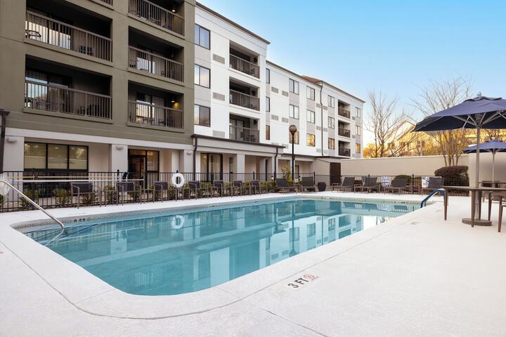 Courtyard by Marriott North Charleston Airport / Coliseum
