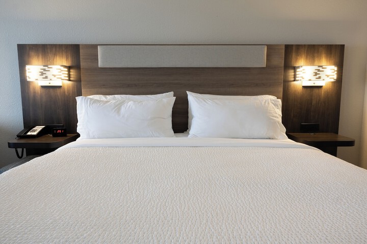 Holiday Inn Express & Suites Mansfield – Ontario by IHG