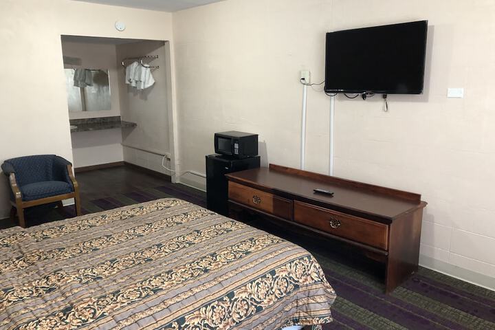 Room 5 of 10