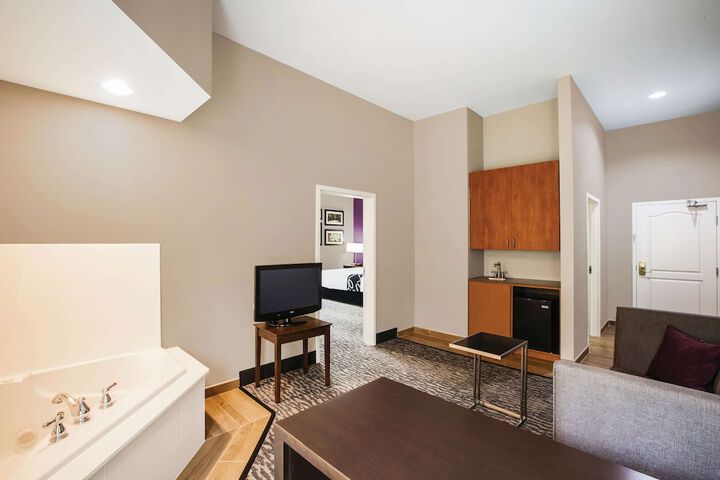 Room 10 of 31