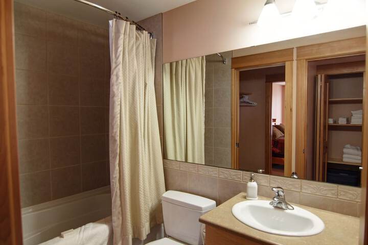 Room 10 of 12