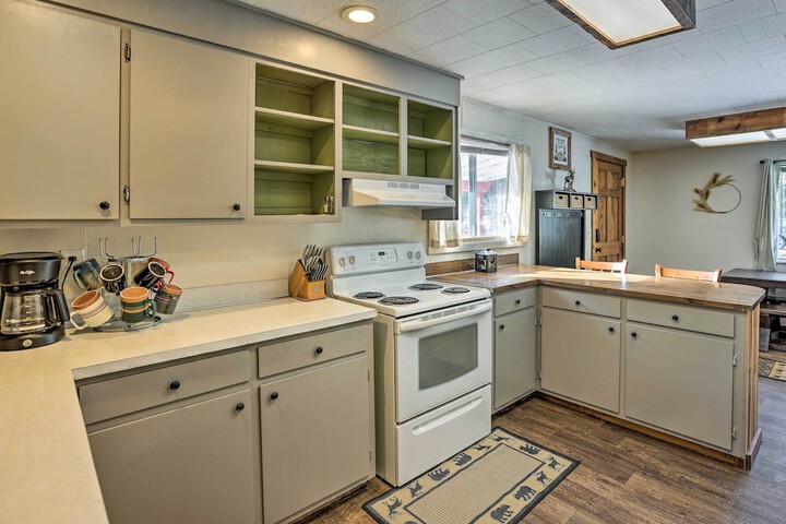 Private La Pine Cabin Rental: 30 Mi to Bend!