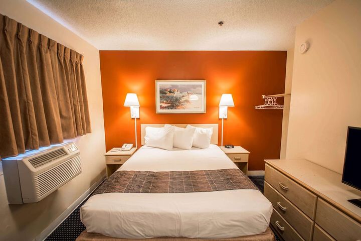 Room 15 of 32