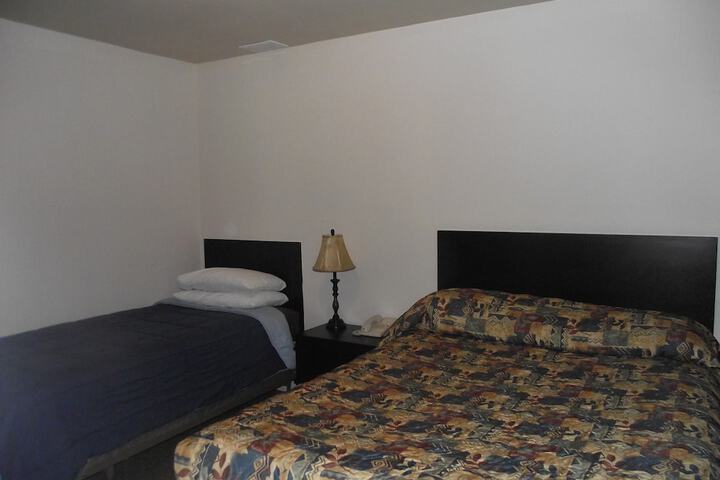 Room 13 of 18