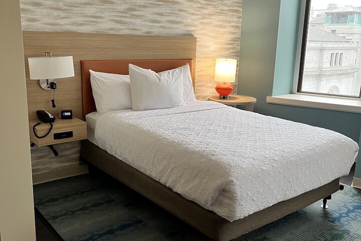 Room 9 of 18