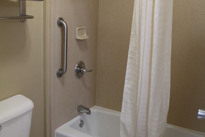 Room 17 of 25
