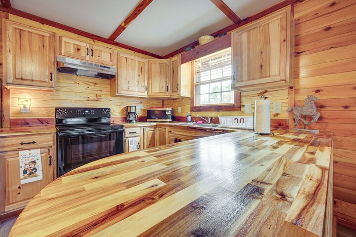 Troy Cabin w / River Access: Fish Kayak & More!