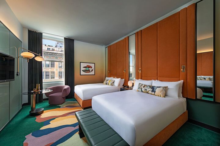 Room 33 of 87