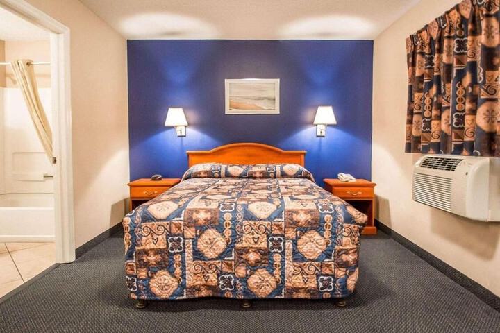 Room 13 of 20