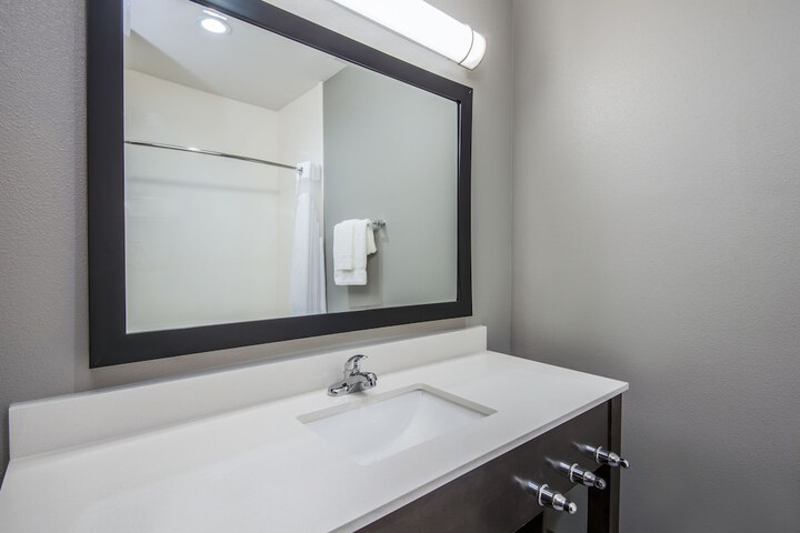 Holiday Inn Express & Suites Stillwater - University Area by IHG