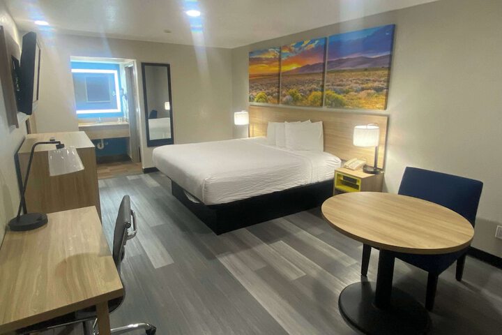 Room 9 of 24