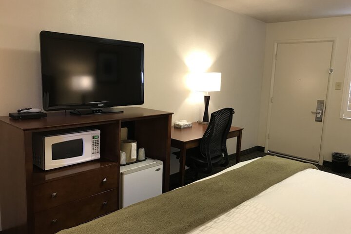 Dinosaur Inn & Suites