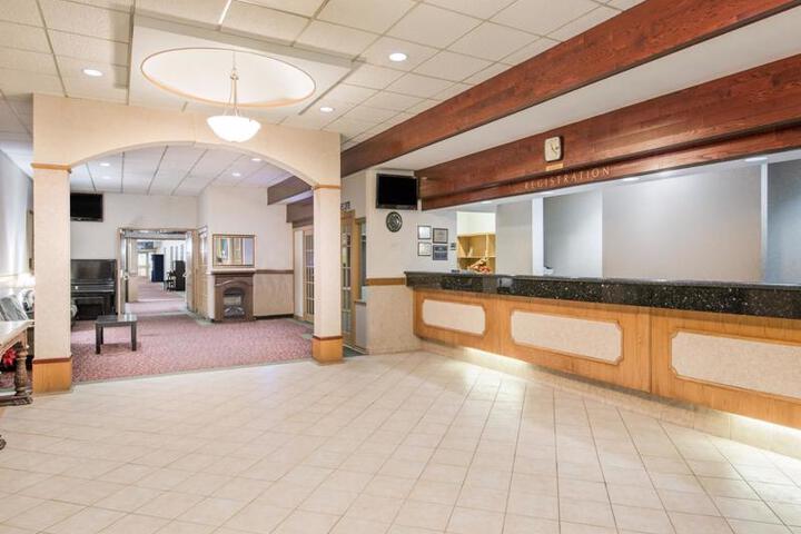 HOWARD JOHNSON KITCHENER