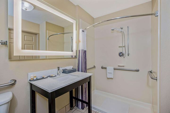La Quinta Inn & Suites by Wyndham Corpus Christi Northwest
