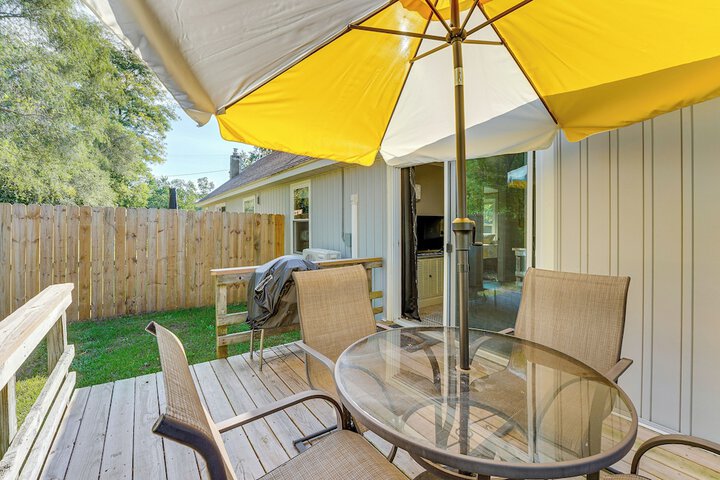 Wayland Retreat w / Deck: Walk to Downtown!