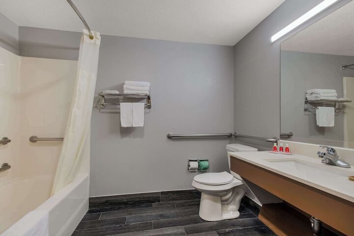 Econo Lodge Inn & Suites Diamondhead