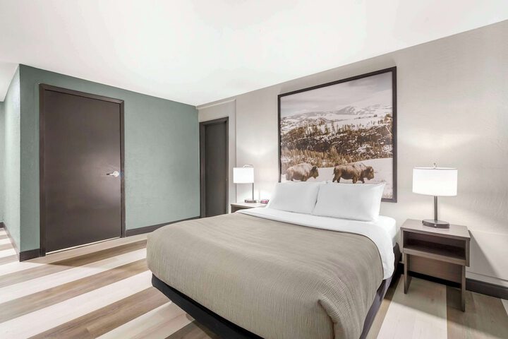 Room 14 of 36