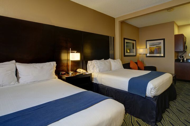 Holiday Inn Express & Suites Midwest by IHG