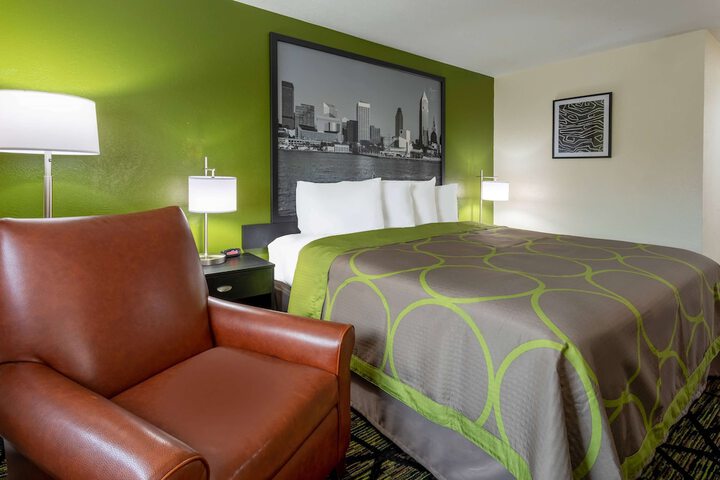 Super 8 by Wyndham Wooster