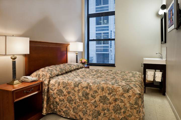 Room 18 of 40