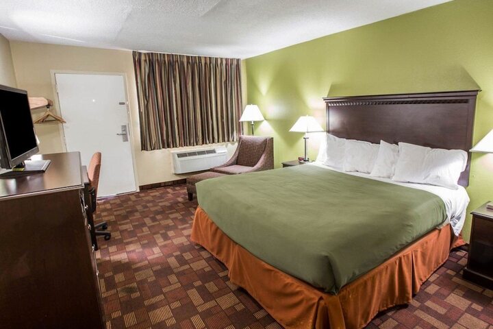 Room 17 of 24