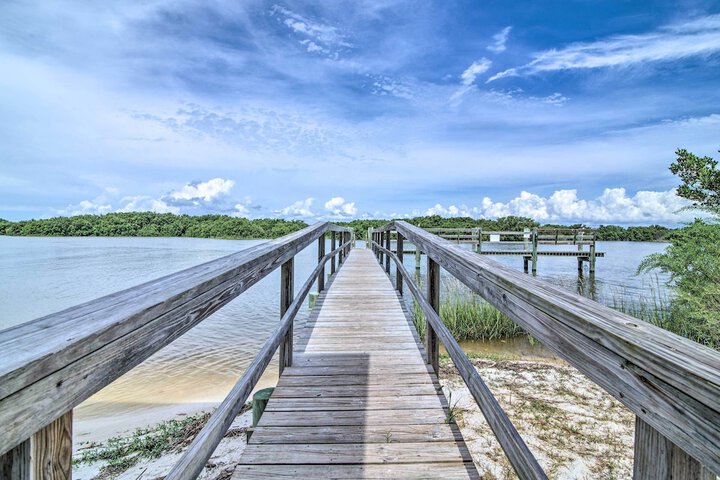 Walkable Beachfront Retreat on Cedar Key!