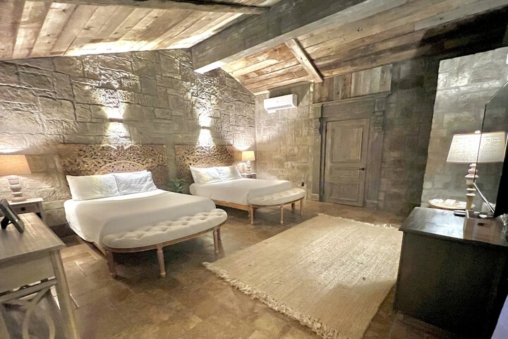 Room 16 of 25