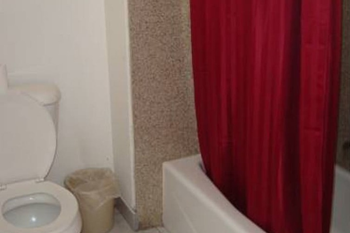 Room 8 of 31