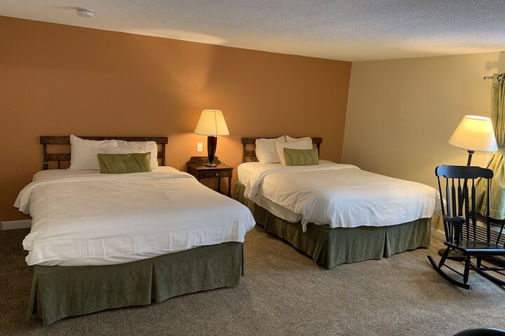 Four Winds Country Motel