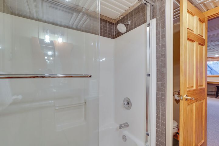 Ski-in / ski-out w/ Sauna in Jay Ski Peak Resort!
