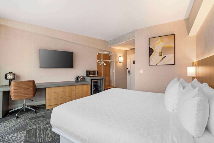 Room 27 of 46