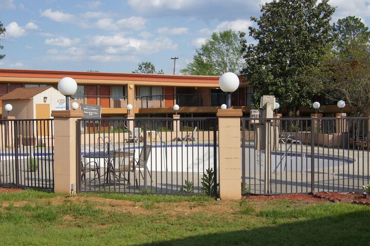 Hotel Exterior 99 of 110