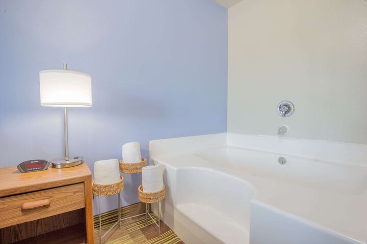 Room 15 of 18