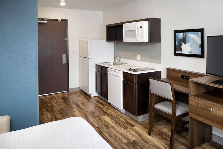 Room 17 of 28