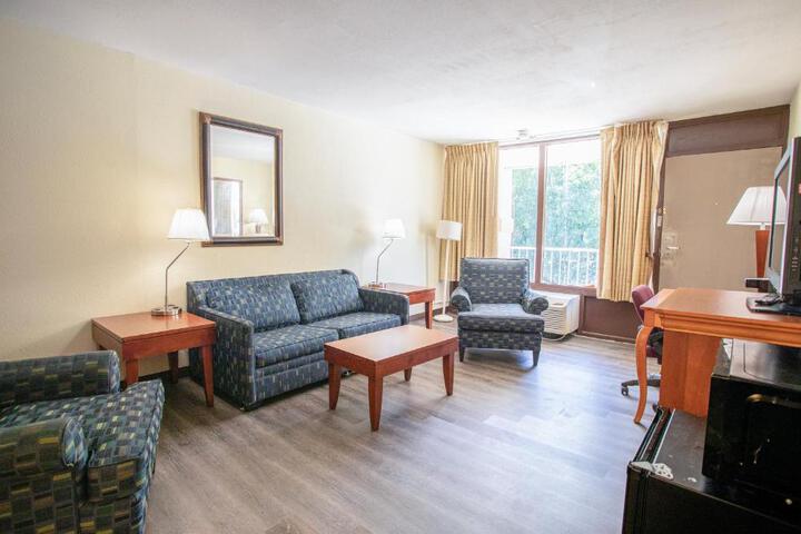 OYO hotel Greensboro east I 40