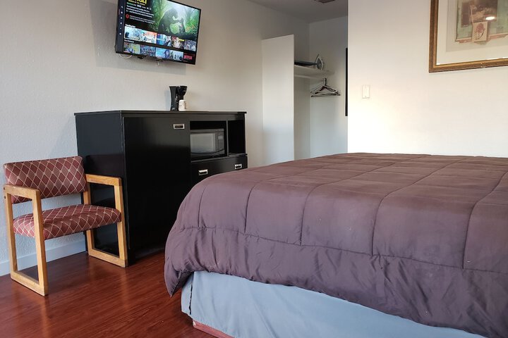 Room 11 of 28