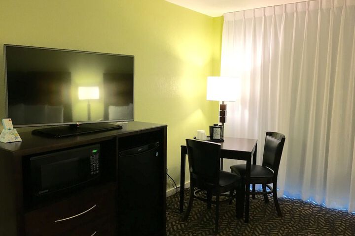 Room 27 of 36