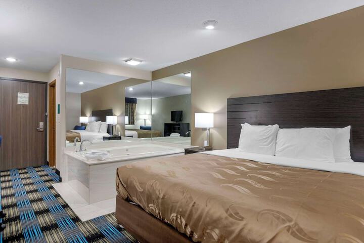 Room 6 of 24