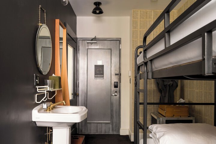 Room 52 of 99