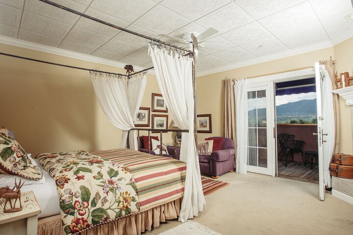 Room 13 of 90