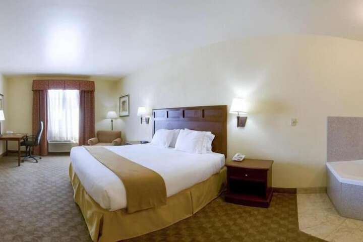 Room 8 of 28