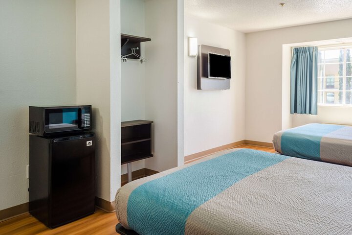 Room 18 of 34