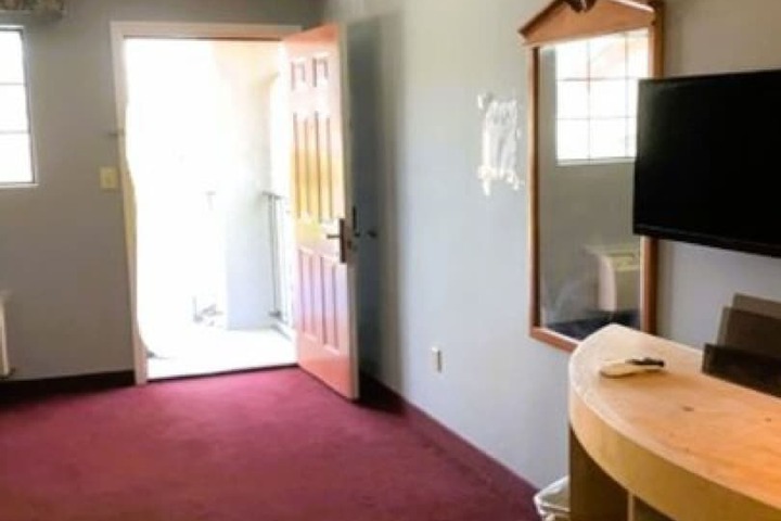 Room 18 of 33
