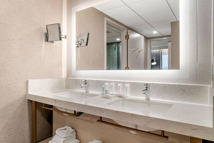Radisson Plaza Hotel at Kalamazoo Center