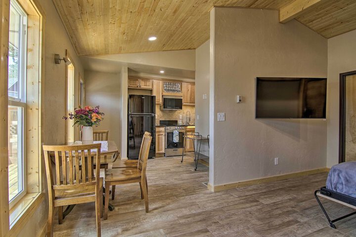 Mountain Cabin Walk to Dining / memorial Park!