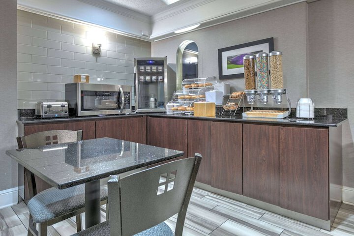 Breakfast/Coffee Service 98 of 102