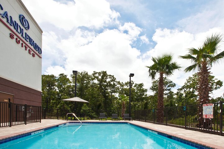 Pool 14 of 60