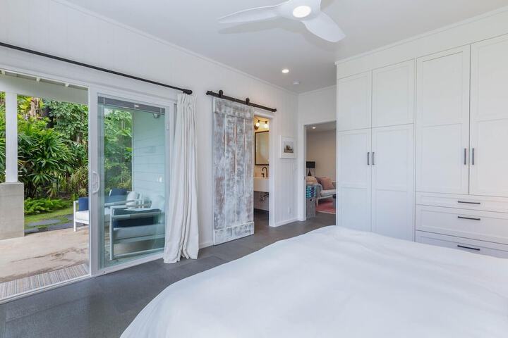 Hanalei Beachfront 2 Bedroom Home by RedAwning