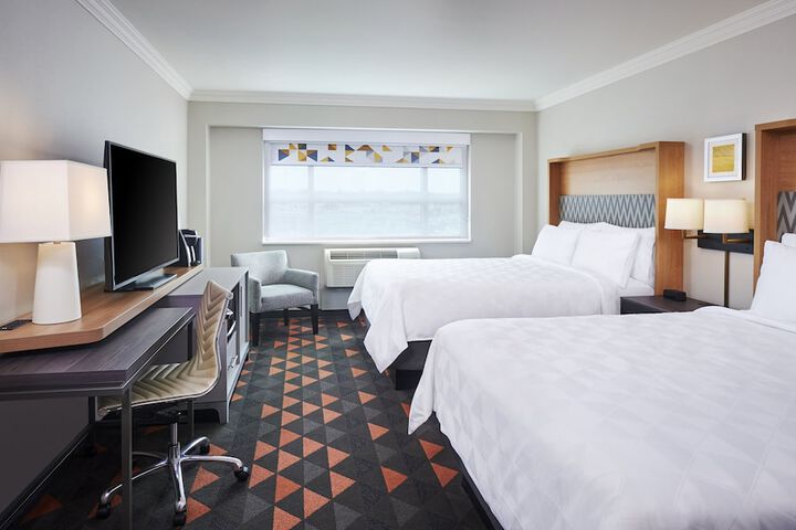 Holiday Inn Hotel & Suites Oakville at Bronte by IHG